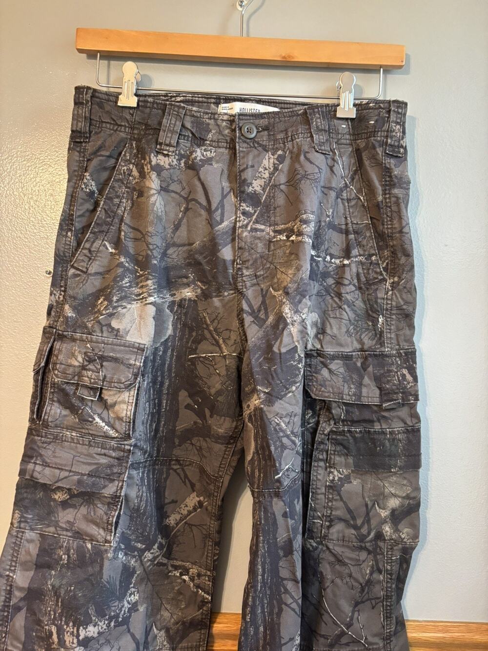 Hollister Men Super Baggy Cargo Pants size 31x30 new without tags
